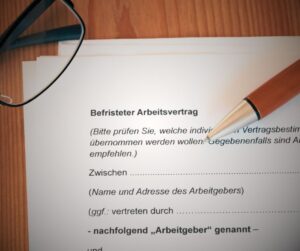 Befristeter Arbeitsvertrag: Verlängerung, Kettenbefristung und Rechte der Arbeitnehmer*innen